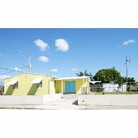 Freshly Painted 2bd/1ba Single Family Home W/den!! in West Palm Beach, FL (Photo 2 of 5)