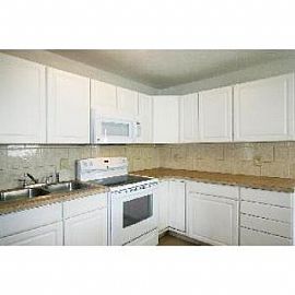 Freshly Painted 2bd/1ba Single Family Home W/den!! in West Palm Beach, FL (Photo 3 of 5)