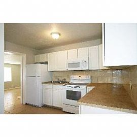 Freshly Painted 2bd/1ba Single Family Home W/den!! in West Palm Beach, FL (Photo 4 of 5)