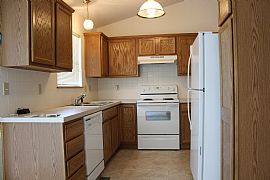 Spacious 3 Bed/3 Bath Duplex in Bel Aire in Bel Aire, KS (Photo 2 of 10)