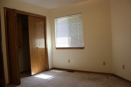 Spacious 3 Bed/3 Bath Duplex in Bel Aire in Bel Aire, KS (Photo 4 of 10)