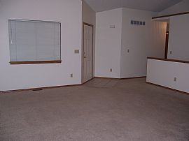 Spacious 3 Bed/3 Bath Duplex in Bel Aire in Bel Aire, KS (Photo 8 of 10)