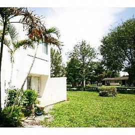 2bd/2.5ba End Unit W/stainless Steel Appliance and B in Haverhill, FL (Photo 3 of 5)