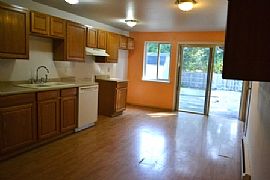 1600sqf Rambler with 4bedrooms and 1.5bath For Only $1195/monh in Spanaway, WA (Photo 3 of 12)