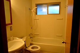 1600sqf Rambler with 4bedrooms and 1.5bath For Only $1195/monh in Spanaway, WA (Photo 6 of 12)