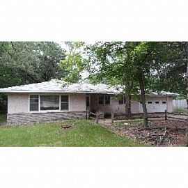 Awsome 3 Bedroom Sfh in Fridley, MN (Photo 2 of 5)