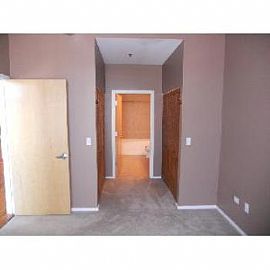 Beautiful 2br 1.5ba Condo W/balcony, Parking, Util in Chicago, IL