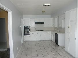 Beautiful 3 BR, 1 BA, Single Family Front House  in Fontana, CA (Photo 3 of 9)
