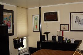 Spacious 1 Bedroom Royal Oak Condo in Royal Oak, MI (Photo 8 of 9)