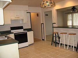 3 Bedroom Home in South County in Saint Louis, MO (Photo 2 of 4)