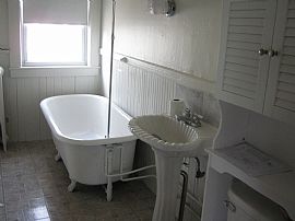 Large Apartment , Great Area  in Nashua, NH (Photo 4 of 5)