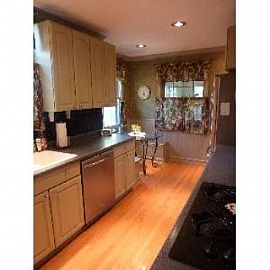 Beautiful Tudor 4 Bedroom Located in Great Neighbo in Minneapolis, MN (Photo 5 of 5)