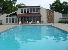 2 BR, 1 BA Townhouse - Treat Yourself Right! We Sure Will! in Elkhart, IN (Photo 4 of 4)