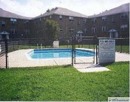 Cute condo in 2 Colonial Village Drive in Arlington, MA (Photo 3 of 3)