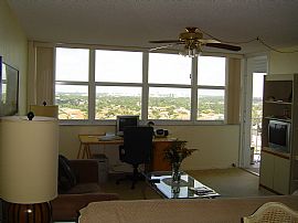 Reduced Annual Price! Gorgeous and Very Large 1 Br, 1.5 Ba in Hollywood, FL (Photo 4 of 9)