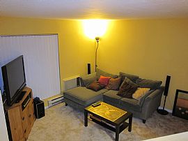 Room For Rent in a Two-Story Townhome Close to Sdsu in San Diego, CA (Photo 2 of 4)