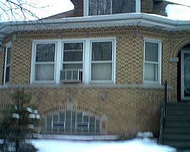 5 Bedroom Home Near CTA and Shopping in Chicago, IL