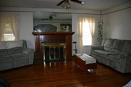 2 Bedroom, 2 Bath, Hardwood Floors, Finished Basement, Garage80 in Warren, MI