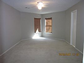 Great 3 BR Home Near Dell and Highways in Round Rock, TX (Photo 6 of 12)