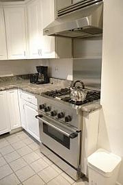 Luxury 1 BR, 1 BA Apartment in Highrise Building in Manhattan, NY (Photo 8 of 12)