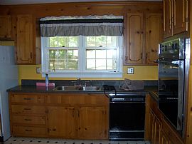 Large Tri-Level Home in Tuckahoe Village West Near Short Pump  in Richmond, VA (Photo 5 of 5)