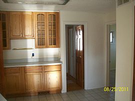 Beautifully Remodeled Single in Euclid, OH (Photo 4 of 4)