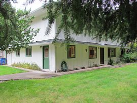 Daylight Basement Duplex Including Paid Utilities in Battle Ground, WA