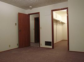 Daylight Basement Duplex Including Paid Utilities in Battle Ground, WA (Photo 10 of 12)