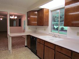 Daylight Basement Duplex Including Paid Utilities in Battle Ground, WA (Photo 2 of 12)