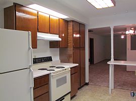 Daylight Basement Duplex Including Paid Utilities in Battle Ground, WA (Photo 3 of 12)