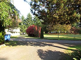 Daylight Basement Duplex Including Paid Utilities in Battle Ground, WA (Photo 9 of 12)