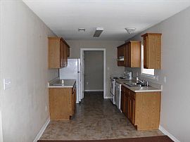 2 Bedroom 2 Full Bath Downstairs Unit in Gulfport, MS (Photo 2 of 6)
