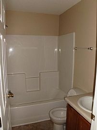 2 Bedroom 2 Full Bath Downstairs Unit in Gulfport, MS (Photo 4 of 6)