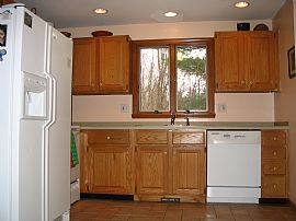 Charming 3 Bedroom Home For Rent - Walk to Ryan Rd School in Florence, MA (Photo 5 of 6)