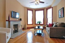 3 Bedroom, 2.0 Bath in Chicago, IL (Photo 2 of 3)