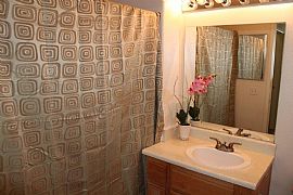 Beautiful Two Bedroom Apartment with Large Kitchen in Las Vegas, NV (Photo 5 of 5)