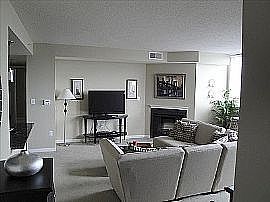 1 BR, 1 BA Apartment Next to Commonwealth Mall in Boston, MA