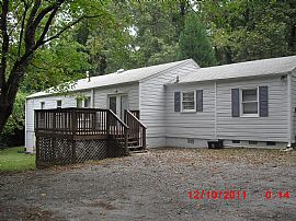 Private 3 Bedroom Home with a Bonus Room For $900 a Month! in Atlanta, GA (Photo 2 of 6)