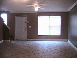 Upscale! 3 BR, 2.5 BA Townhouse Near Airport in Orlando, FL (Photo 4 of 12)