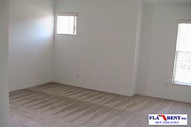 Beautiful! Like New 3/2.5/2 Townhouse - Pets Welcome in Orlando, FL (Photo 8 of 10)