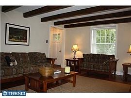 3 BR, 1 BA Colonial Home Built in 1945 in Philadelphia, PA (Photo 3 of 10)