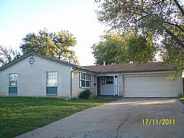 3 Bedroom 2 Bath 2car Garage 2 Living Area in Irving, TX