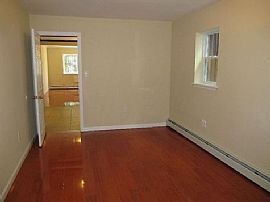 Unfurnished Home With 2 Bedrooms and 1 Full Bathroom in Bronx, NY (Photo 3 of 5)