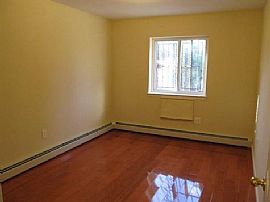 Unfurnished Home With 2 Bedrooms and 1 Full Bathroom in Bronx, NY (Photo 4 of 5)