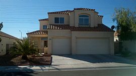 Beautiful House. Private Pool.4 Bed 2.5 Bath. 3 Car Garage in Las Vegas, NV