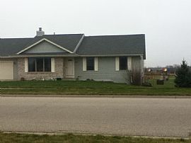 4 Bedroom, 2.5 Bath Home Near Kennedy School in Janesville, WI (Photo 3 of 3)