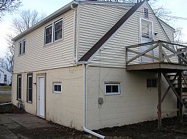 2 Bedroom Duplex Apartment Off Division St. in Urbana, IL (Photo 1 of 9)