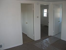 2 Bedroom Duplex Apartment Off Division St. in Urbana, IL (Photo 3 of 9)
