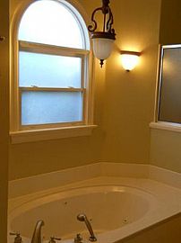 Executive, Custom 5 Bedroom Home For Lease in Memphis, TN (Photo 8 of 9)