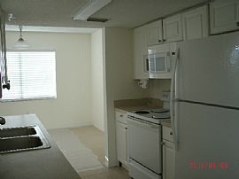 Really Nice Upgraded to The Extrem 2 Bed 1 Bath  in Bradenton, FL (Photo 2 of 5)